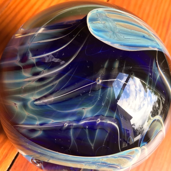 COLLECTORS SIGNED PAPERWEIGHT DEEP BLUE OCEAN - Picture 5 of 13